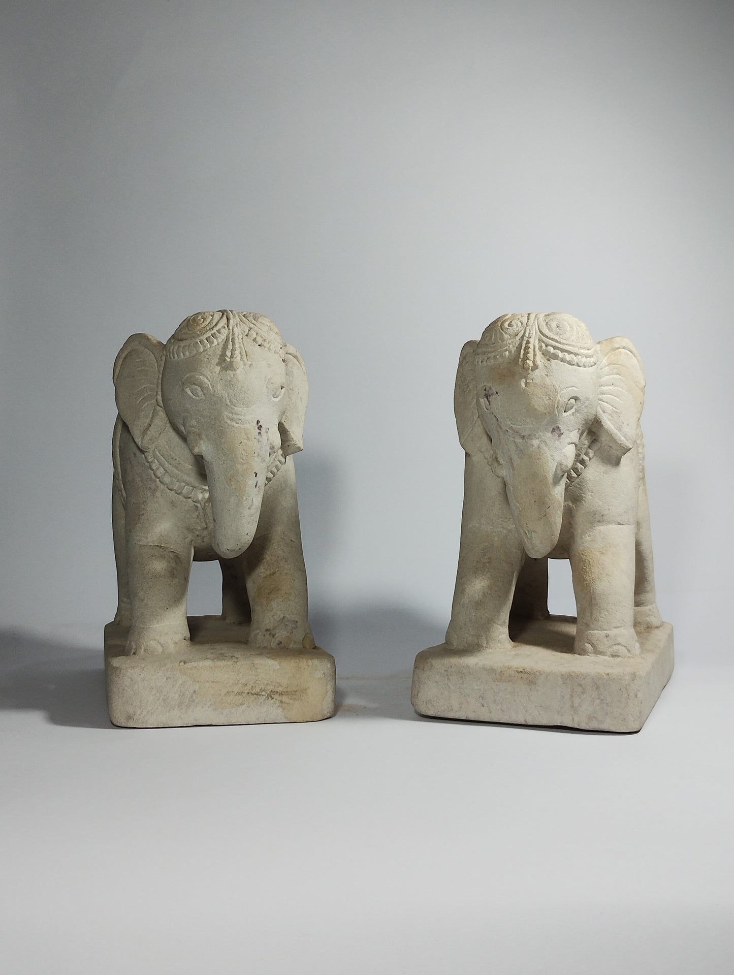 SCULPTURE OF STONE - ELEPHANCICA