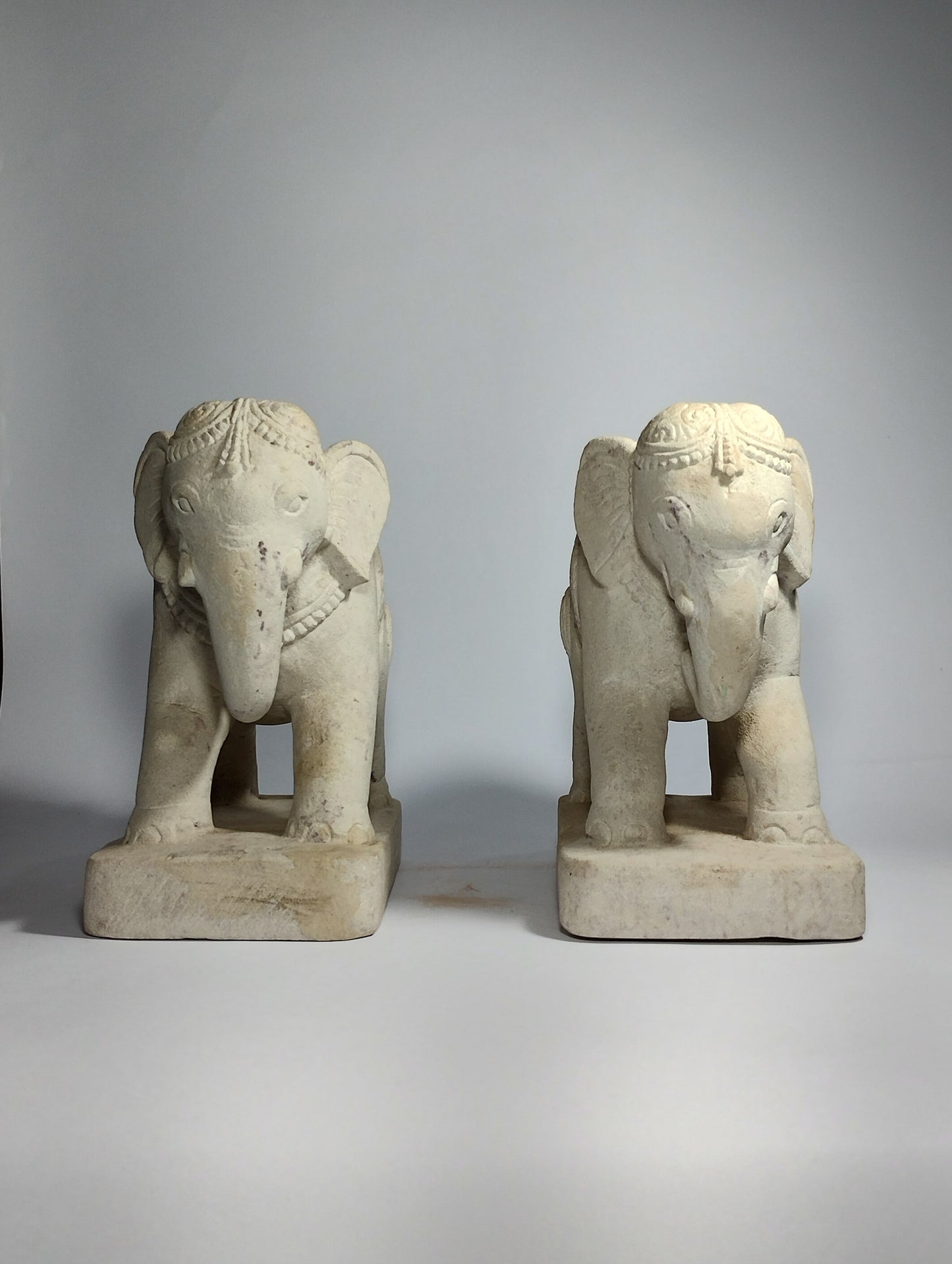 SCULPTURE OF STONE - ELEPHANCICA