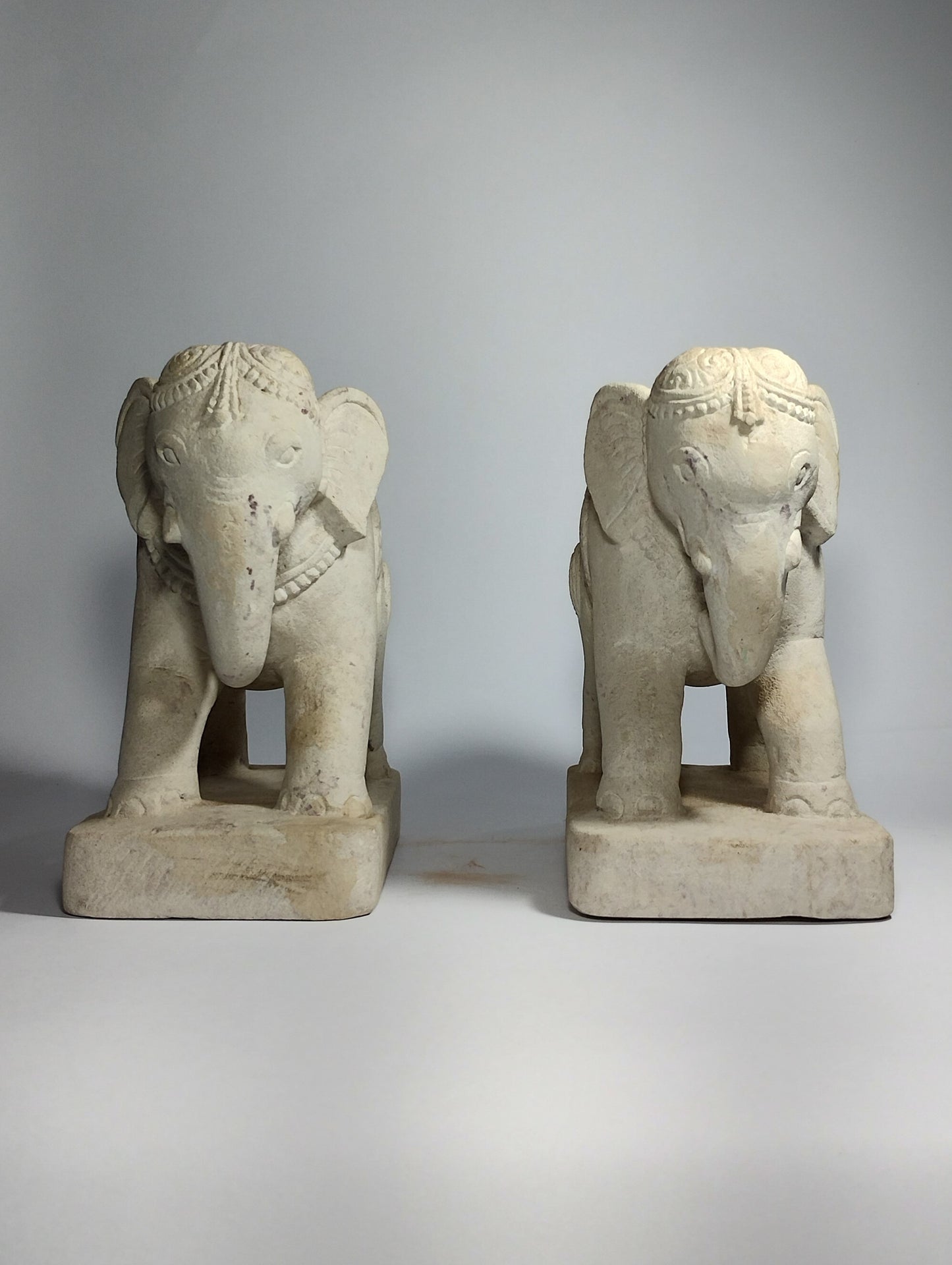 SCULPTURE OF STONE - ELEPHANCICA
