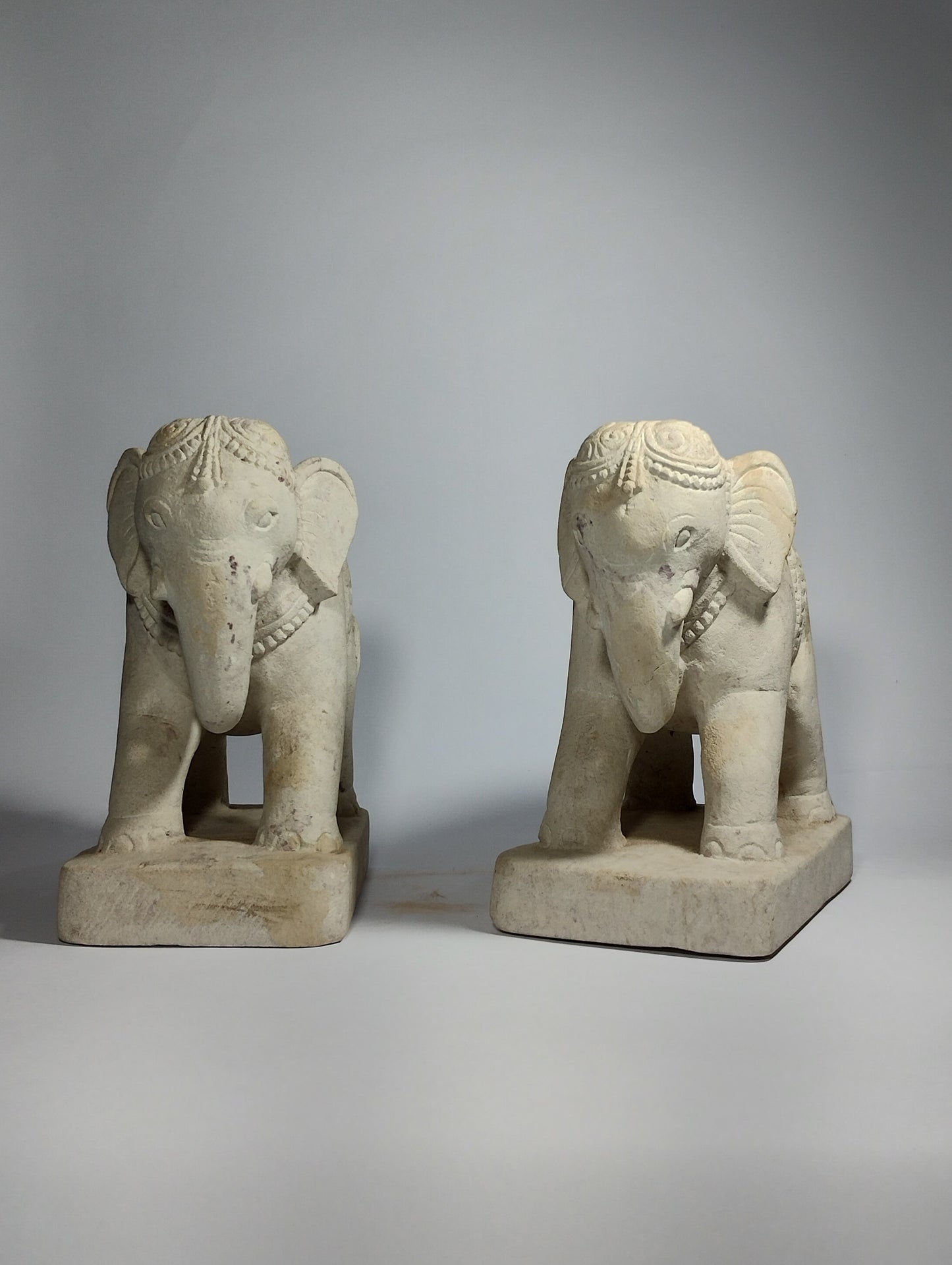 SCULPTURE OF STONE - ELEPHANCICA
