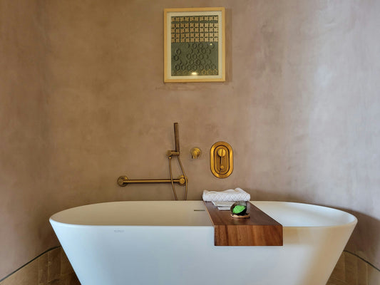 Style Your Bathroom: With a Stunning Free-standing Stone Bath Tub