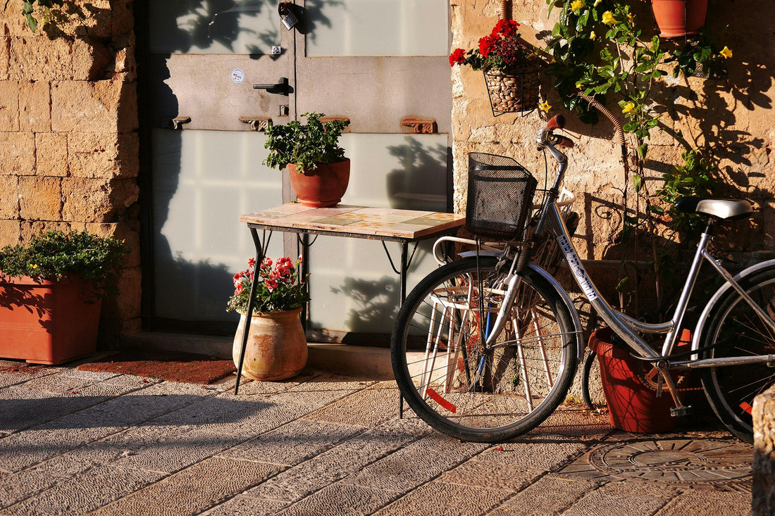 Modern and Mediterranean Pots and Planters for Bungalows